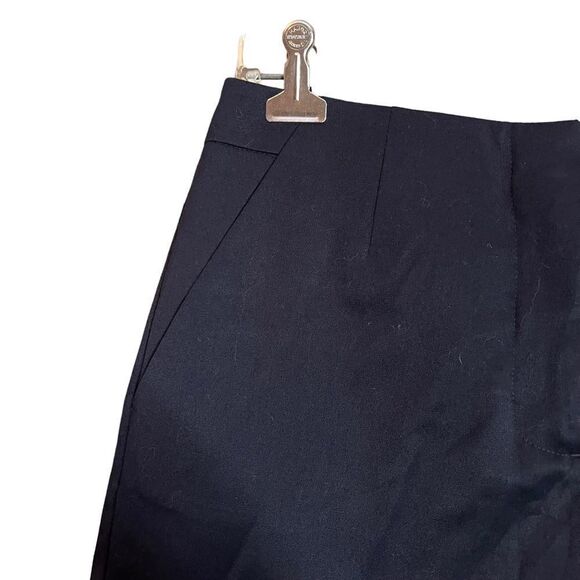 NWT! Harvé Bernard navy basic shorts. Size 6 - Picture 9 of 9